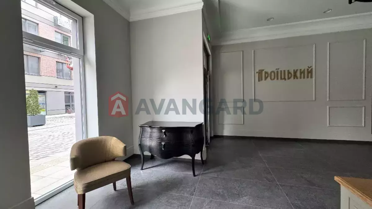 3 ��. ��������, 100/-/- ��. �., 2/5 ������ ���� 1