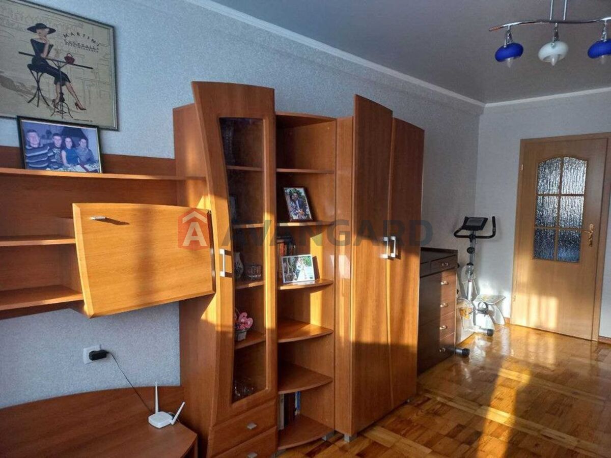 3 ����. ��������, 68/-/8 ��. �., 8/9 ���� ���� 19