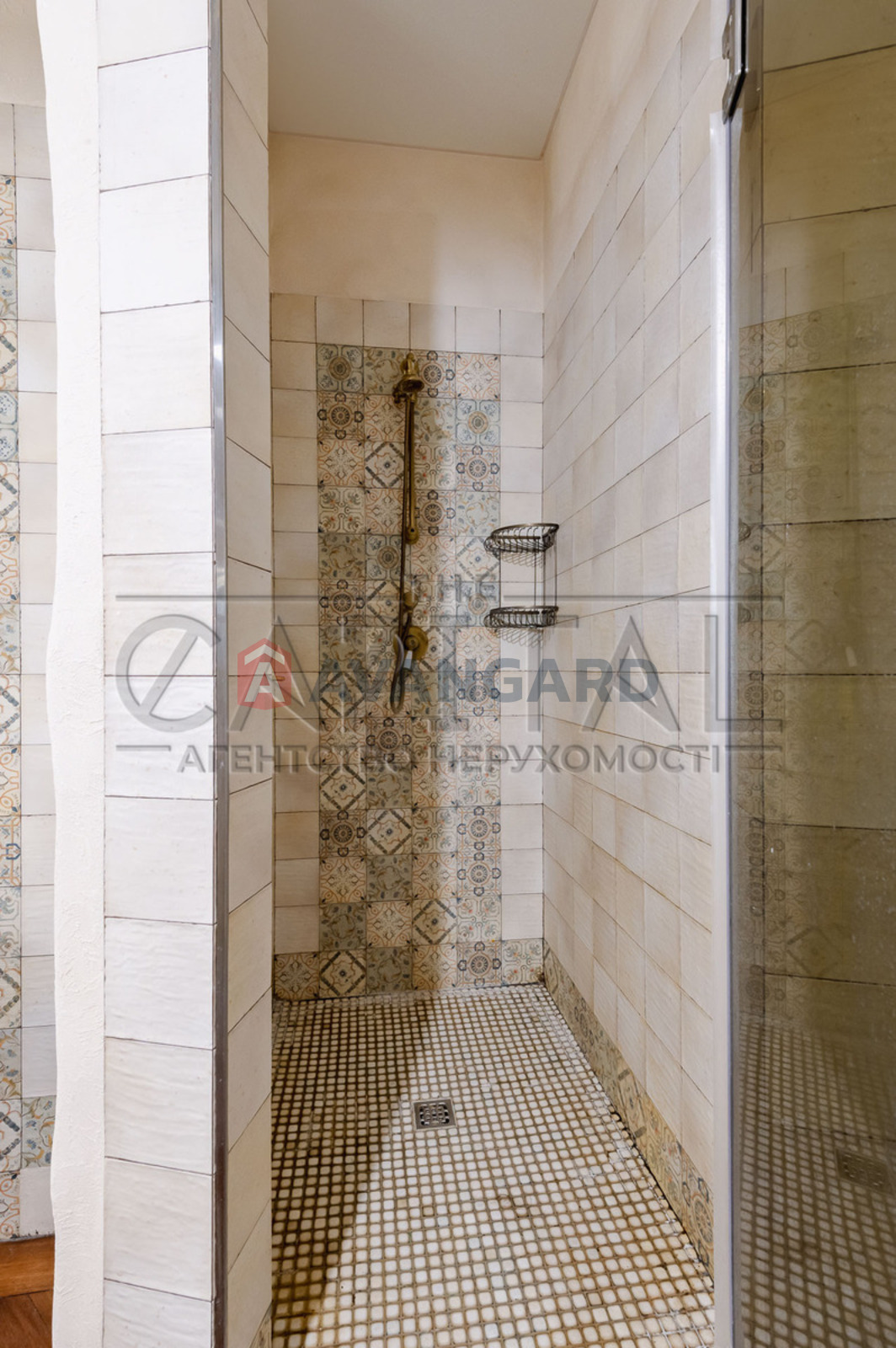 4 ��. ��������, 160/80/40 ��. �., 8/25 ������ ���� 21