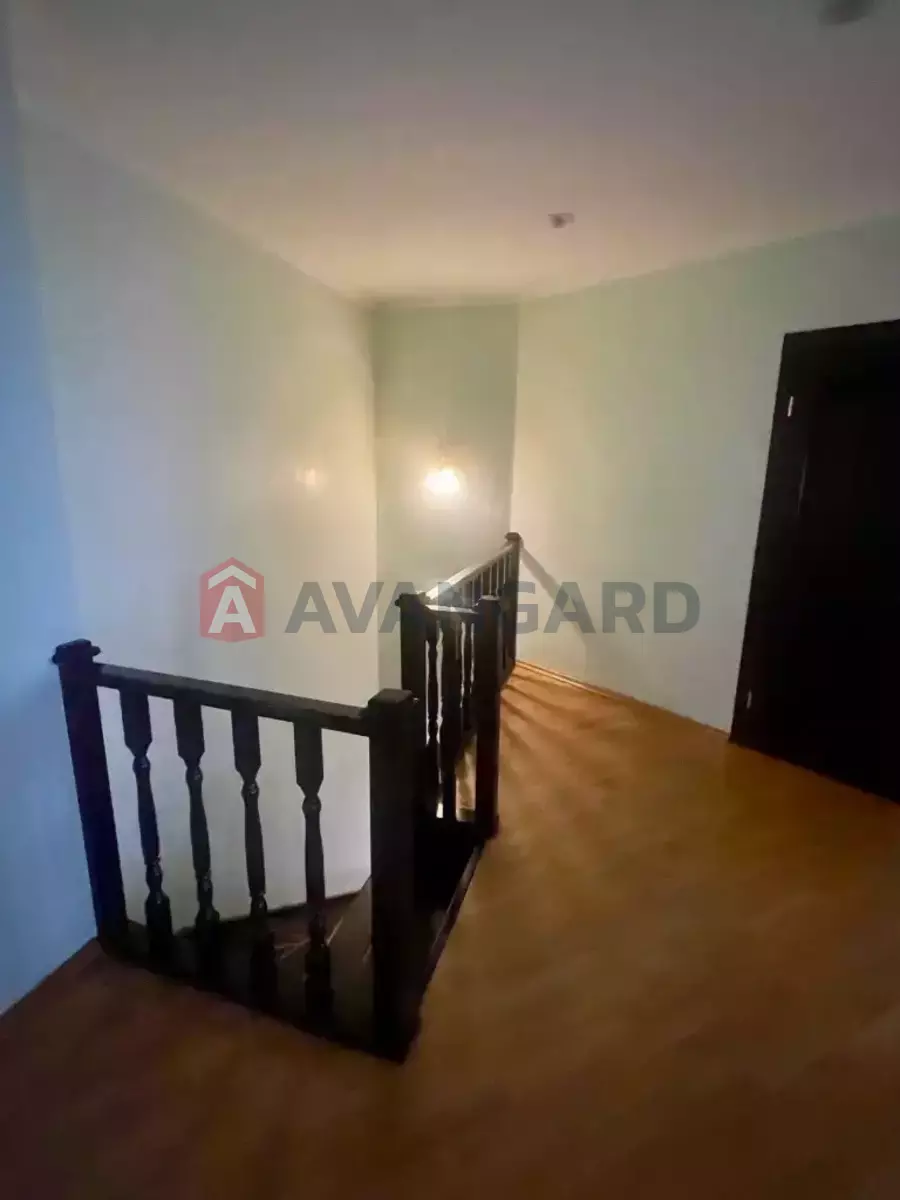 4 ��. ��������, 242/-/- ��. �., 10/11 ������ ���� 10