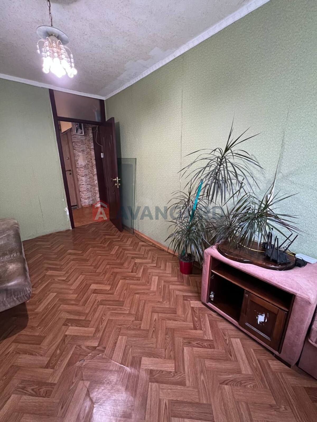 2 ��. ��������, 47,5/27,7/7,3 ��. �., 2/9 ������ ���� 9