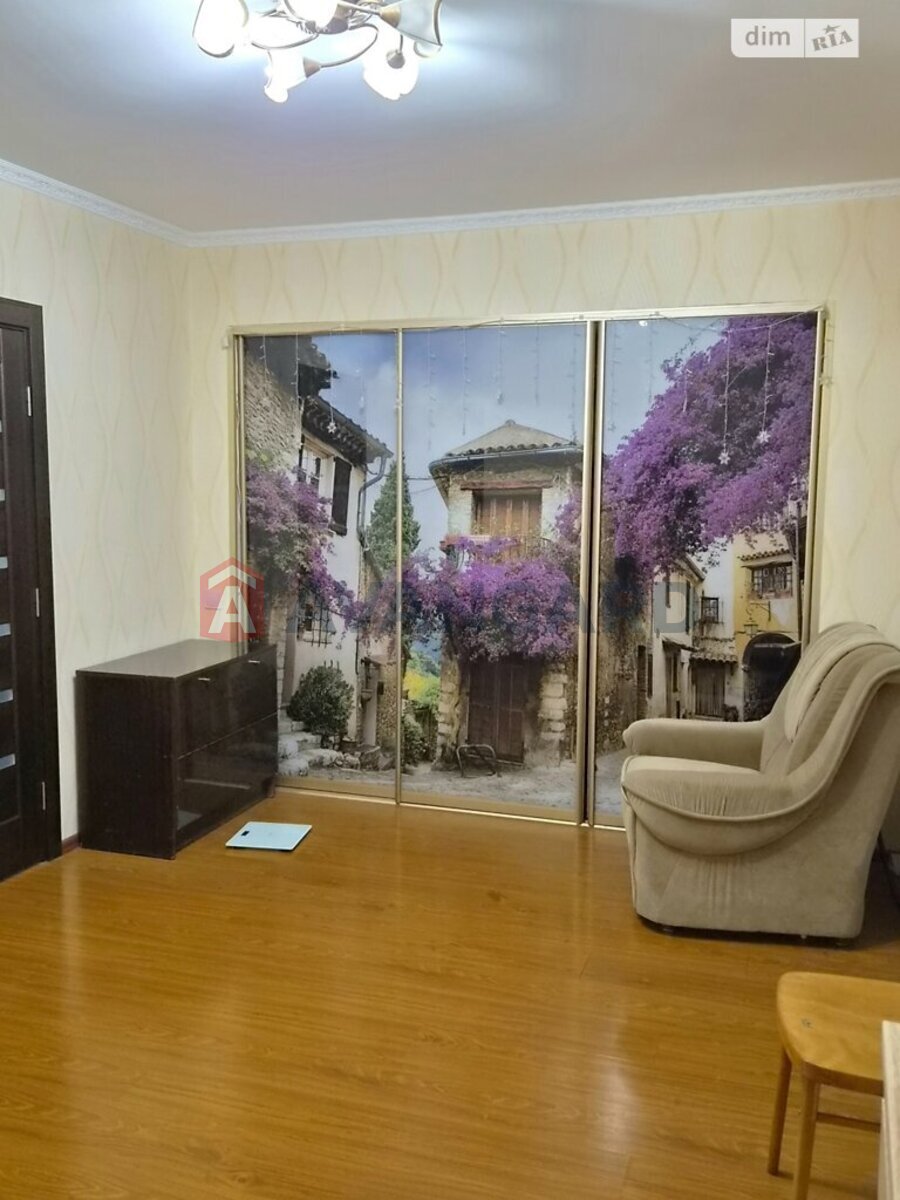 2 ��. ��������, 92/60/20 ��. �., 3/9 ������ ���� 23