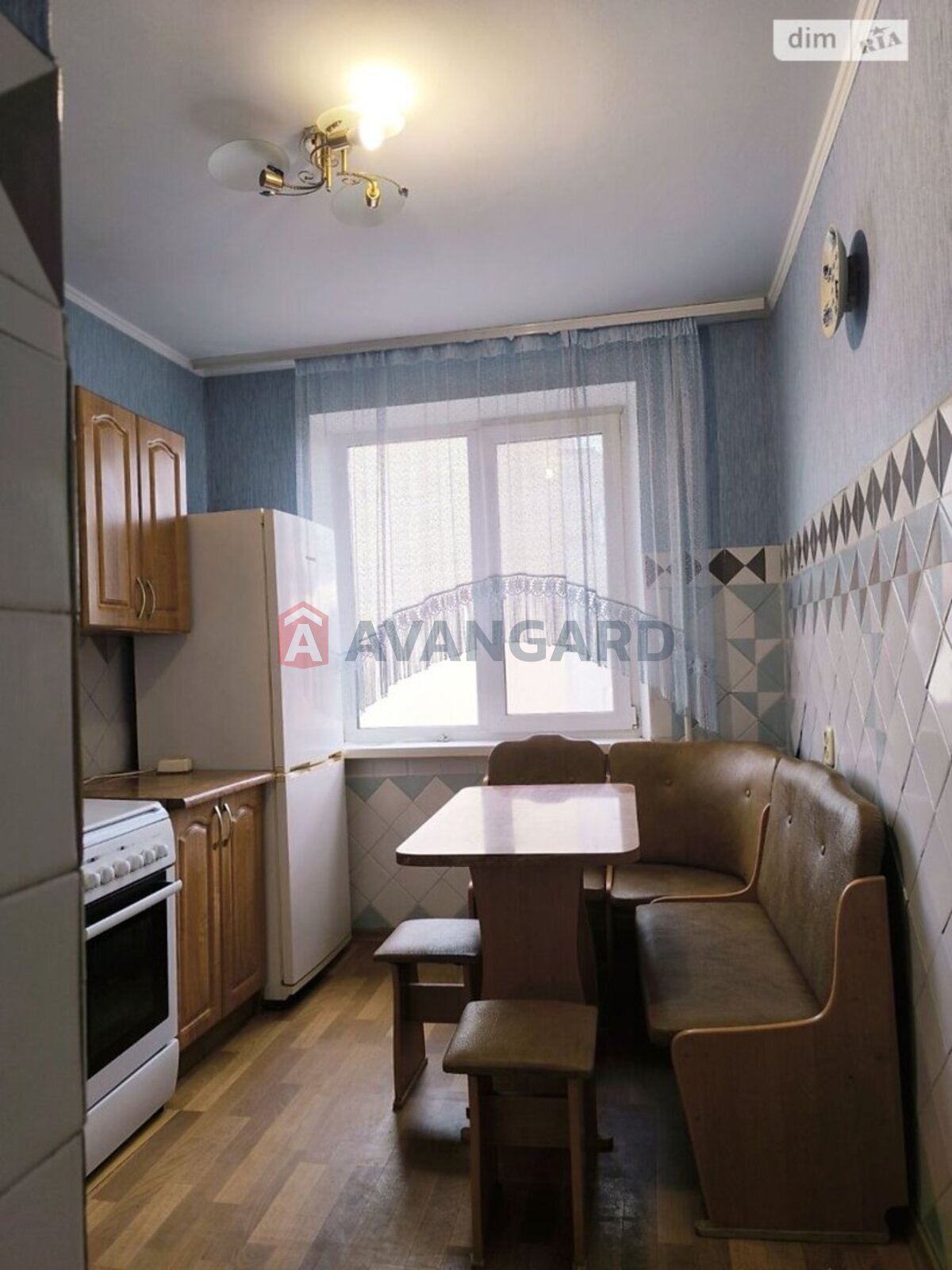 3 ��. ��������, 63/38/8 ��. �., 7/9 ������ ���� 10