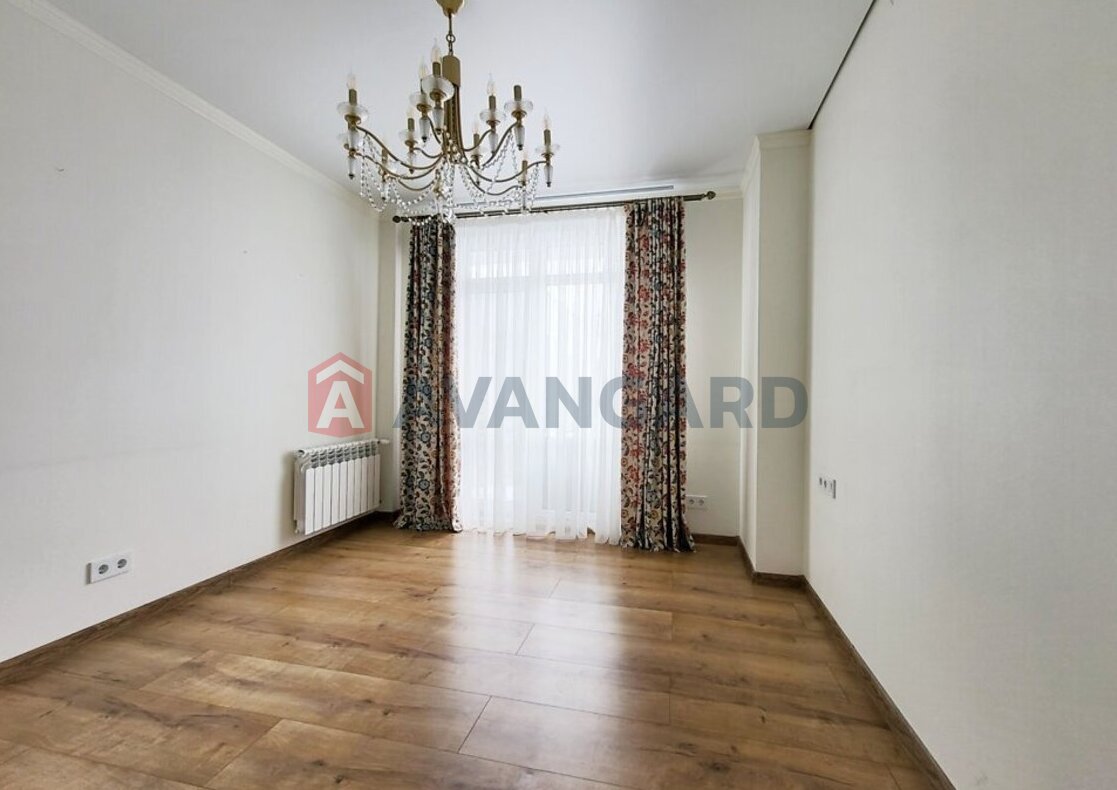 3 ��. ��������, 82/43/12 ��. �., 7/7 ������ ���� 9