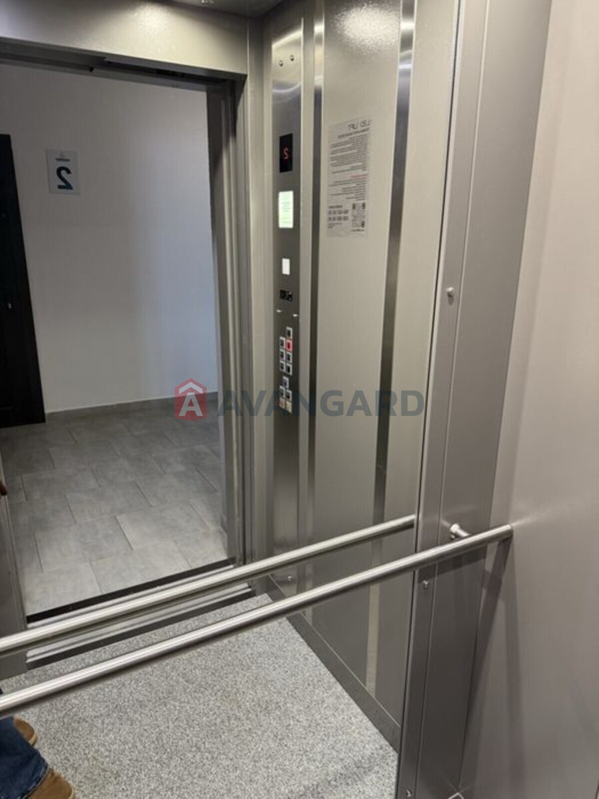 3 ��. ��������, 86/-/12 ��. �., 5/7 ������ ���� 20