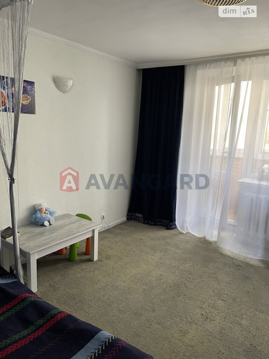 3 ��. ��������, 65/40/7 ��. �., 4/9 ������ ���� 8