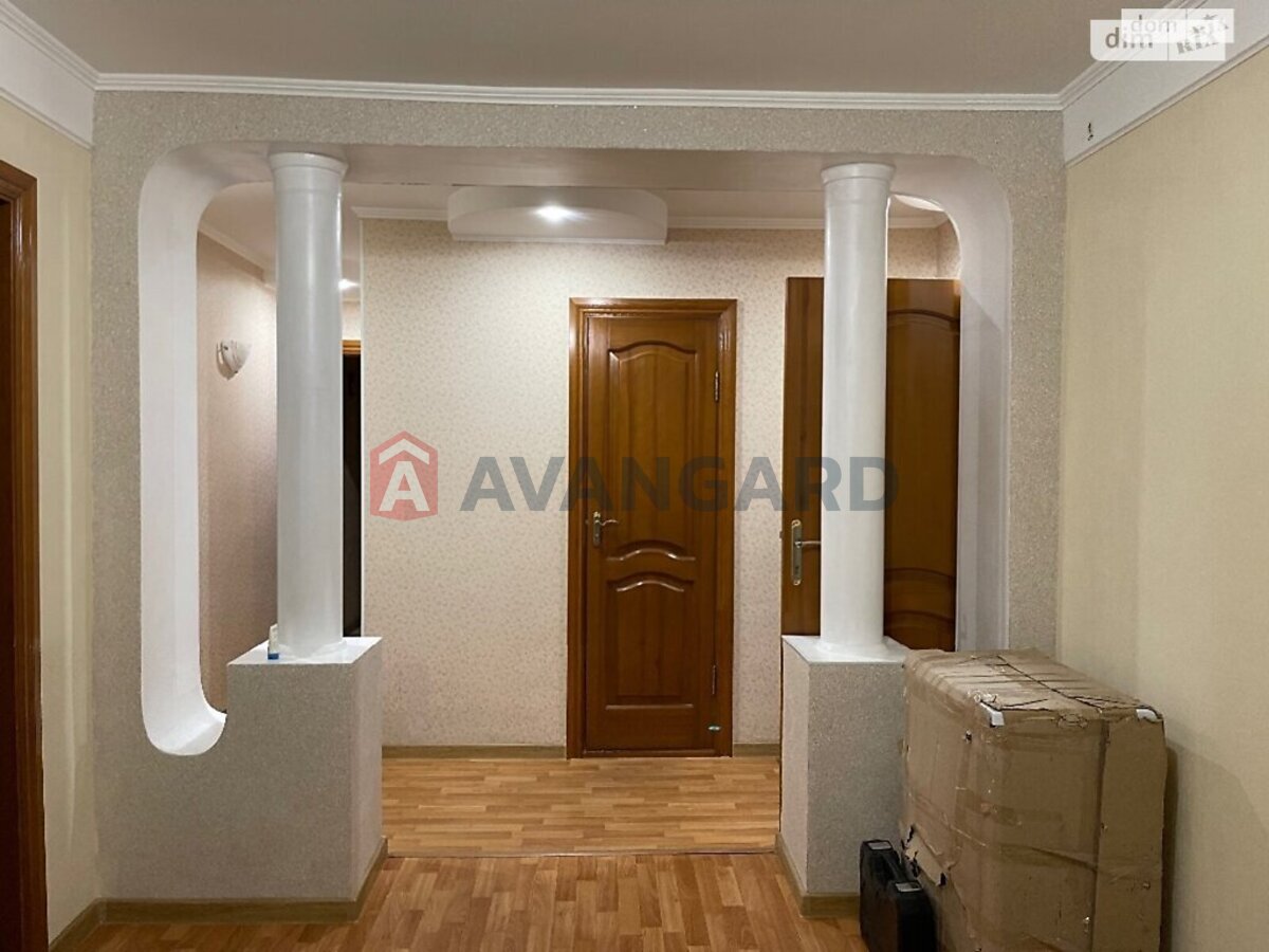 3 ��. ��������, 69/40/9 ��. �., 2/5 ������ ���� 12