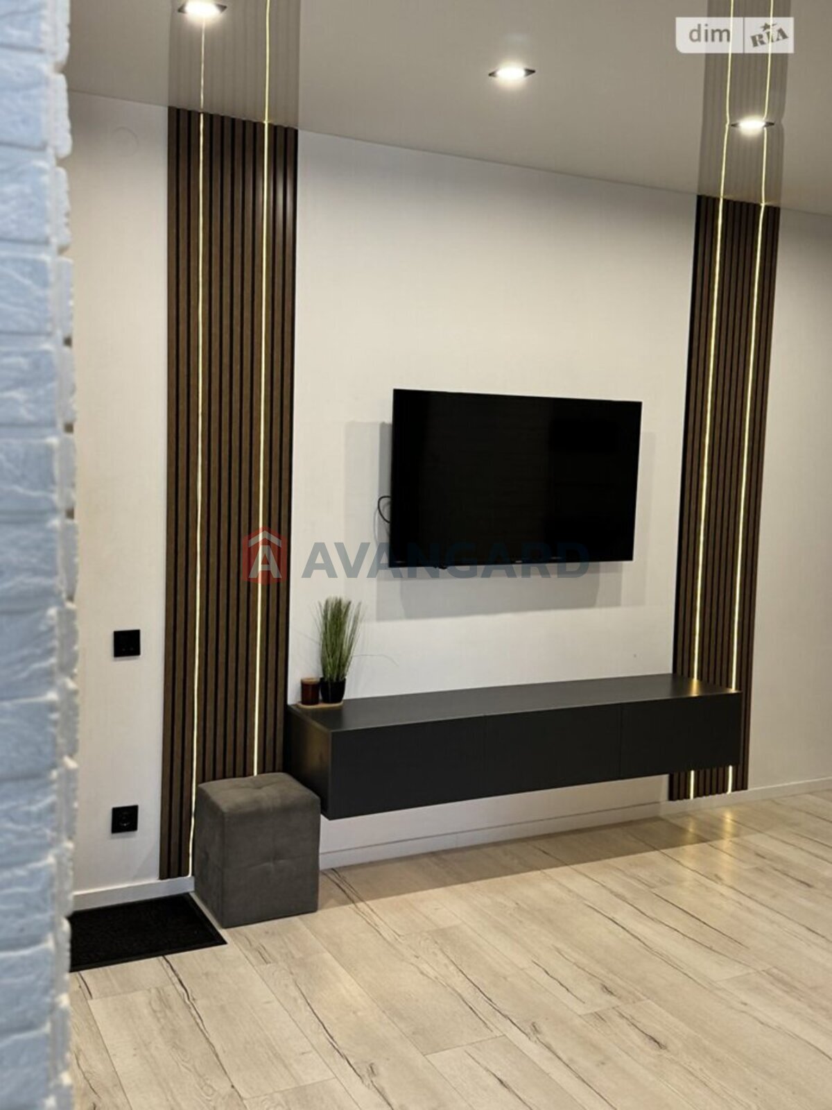 2 ��. ��������, 65/33/11 ��. �., 8/10 ������ ���� 21