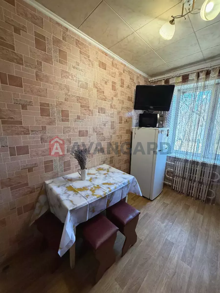 2 ��. ��������, 46/28/- ��. �., 1/9 ������ ���� 4