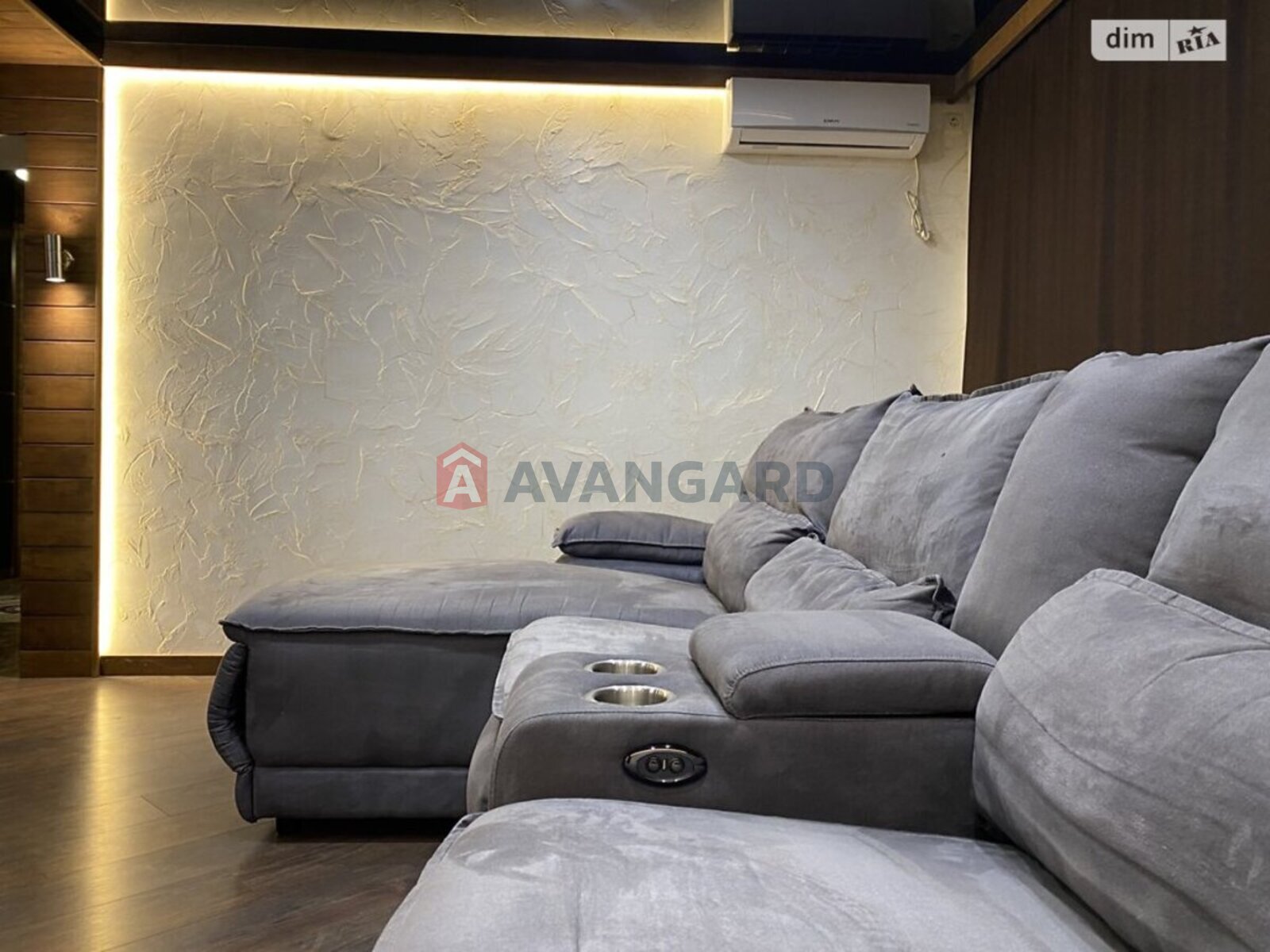 3 ��. ��������, 98/67/14 ��. �., 1/5 ������ ���� 4