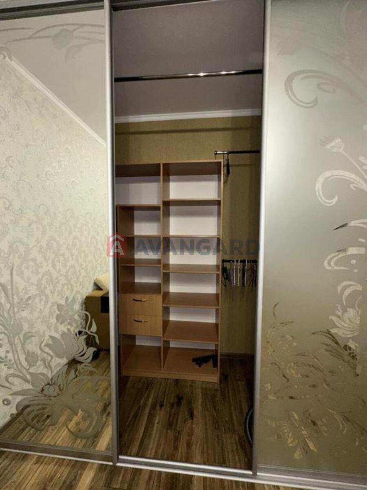 1 ��. ��������, 40/-/15 ��. �., 3/10 ������ ���� 10