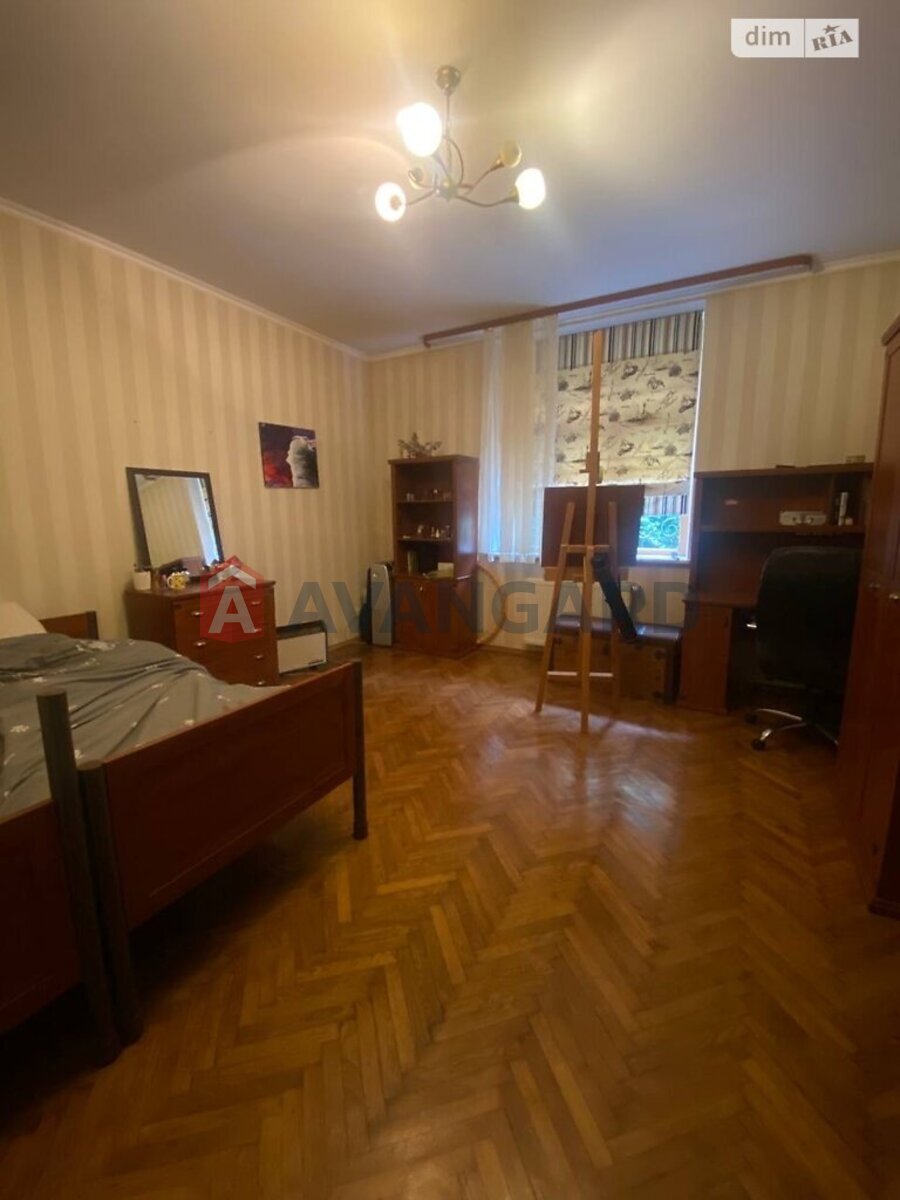 6 ��. ��������, 230/-/19 ��. �., 1/3 ������ ���� 12