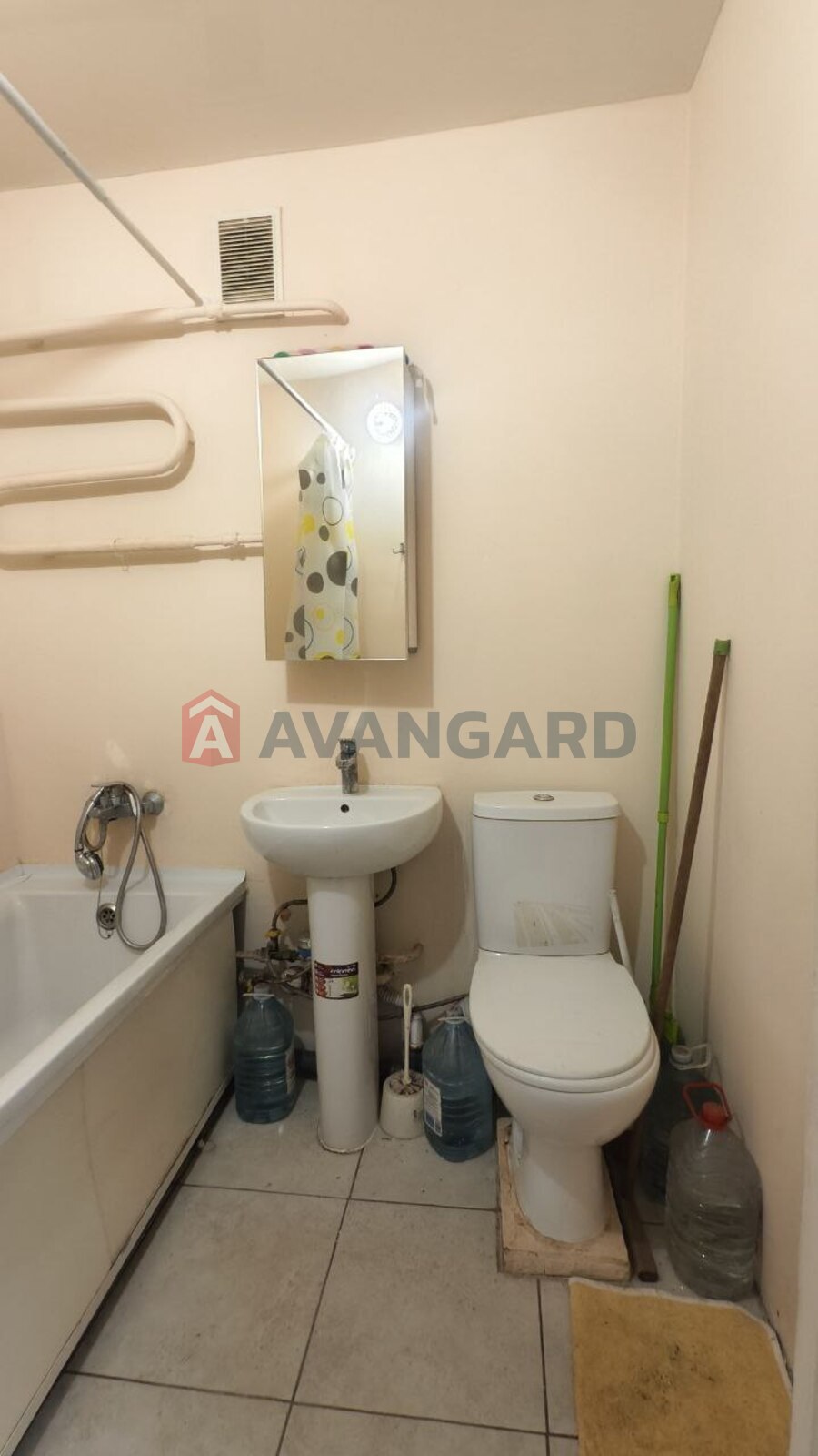 1 ����. ��������, 32/17/6 ��. �., 5/5 ���� ���� 10