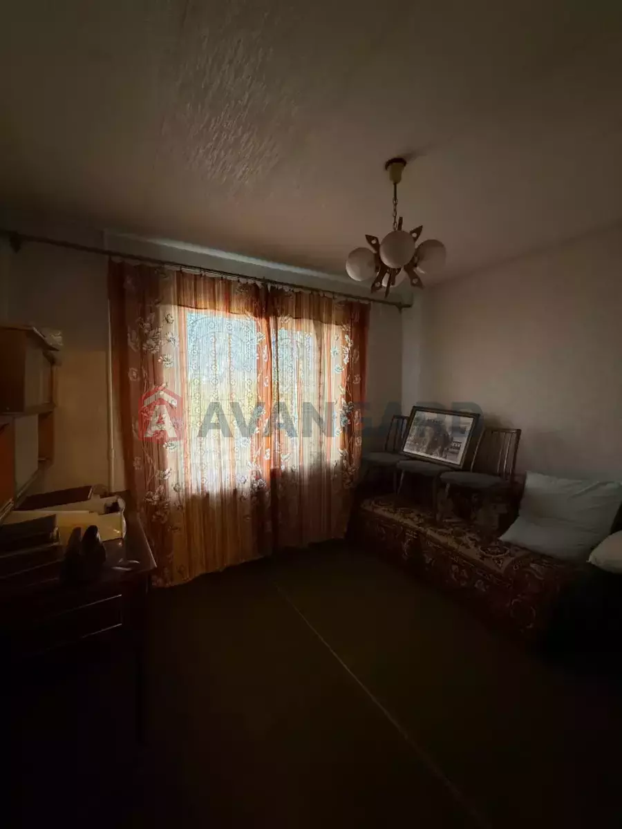 3 ��. ��������, 76/45/8 ��. �., 2/9 ������ ���� 4