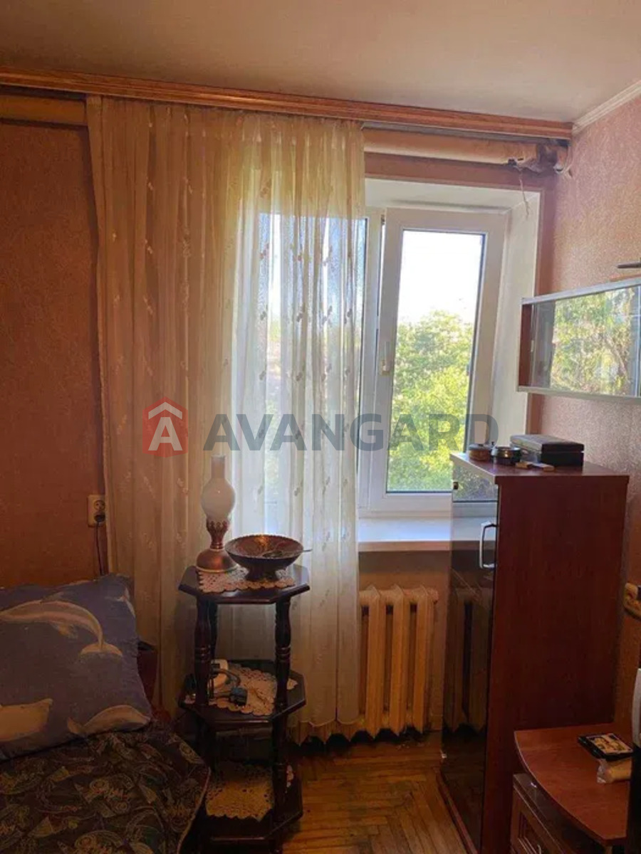 3 ��. ��������, 64/-/8 ��. �., 5/5 ������ ���� 19