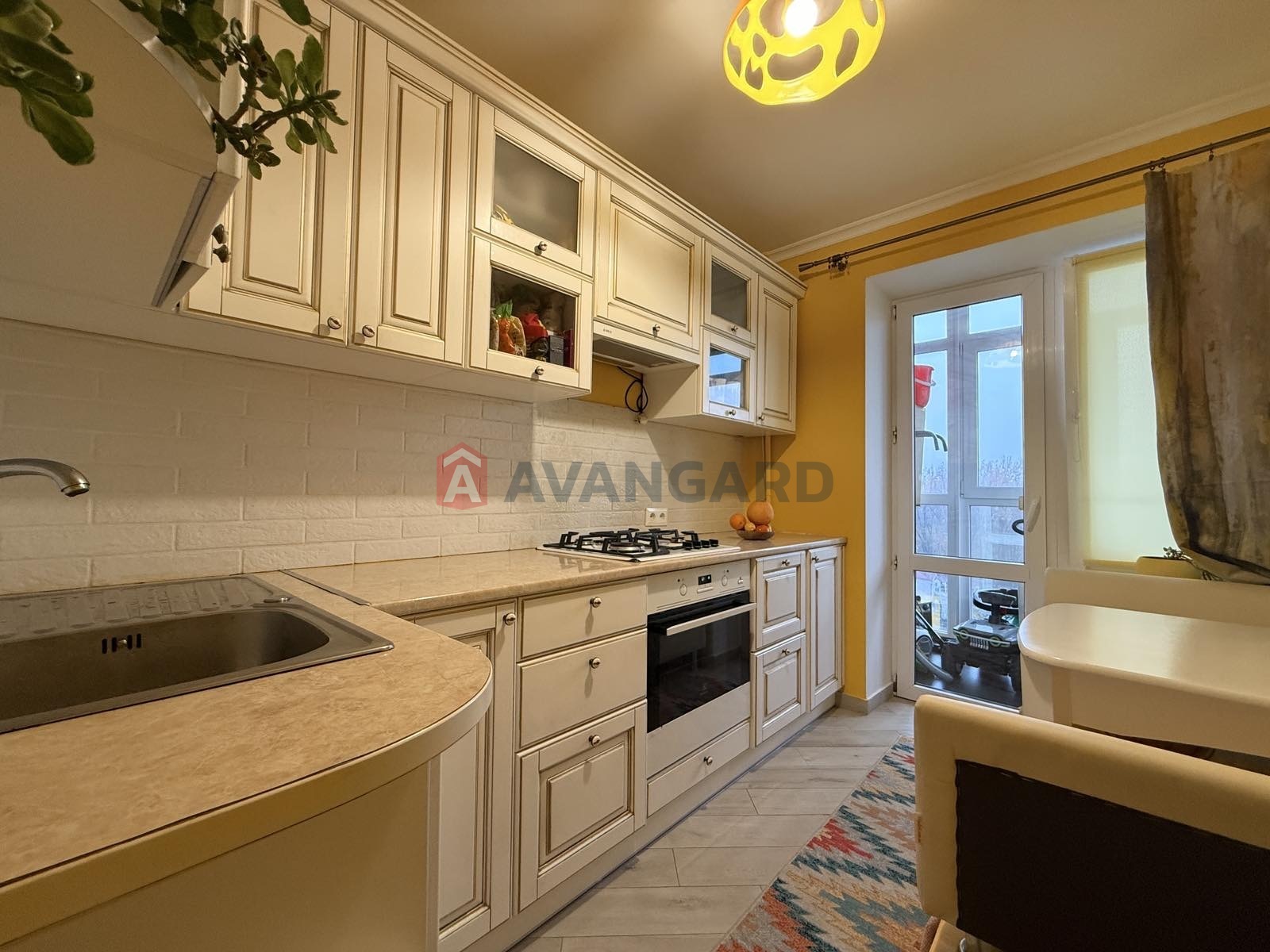 2 ��. ��������, 55/40/8 ��. �., 9/10 ������ ���� 3