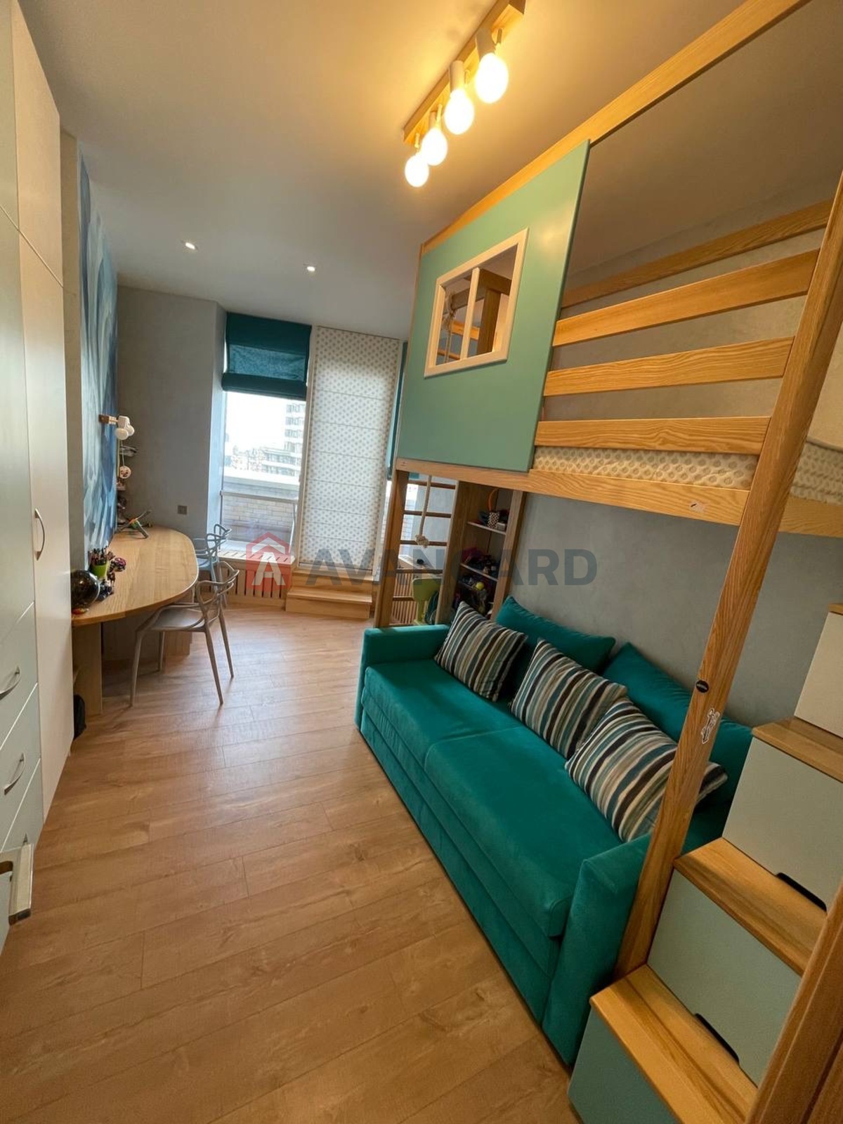 3 ��. ��������, 82/60/12 ��. �., 4/25 ������ ���� 3