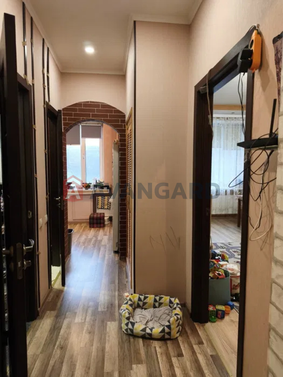 4 ��. ��������, 95/-/9 ��. �., 3/5 ������ ���� 16