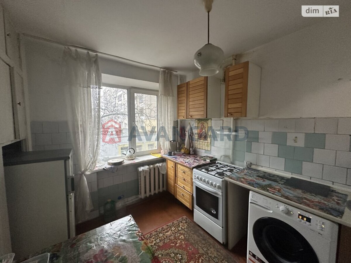 3 ��. ��������, 68/40/10 ��. �., 2/9 ������ ���� 2