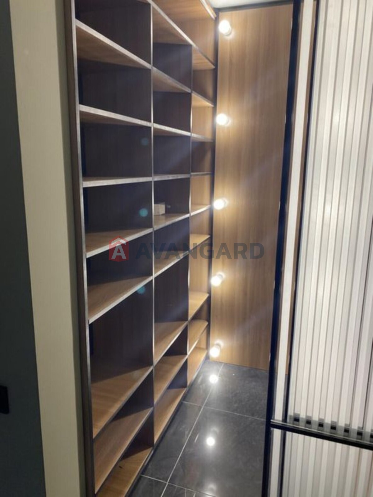 3 ����. ��������, 89/-/20 ��. �., 13/16 ���� ���� 11