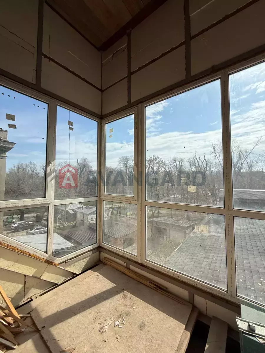 3 ����. ��������, 119/57/18 ��. �., 3/4 ���� ���� 10