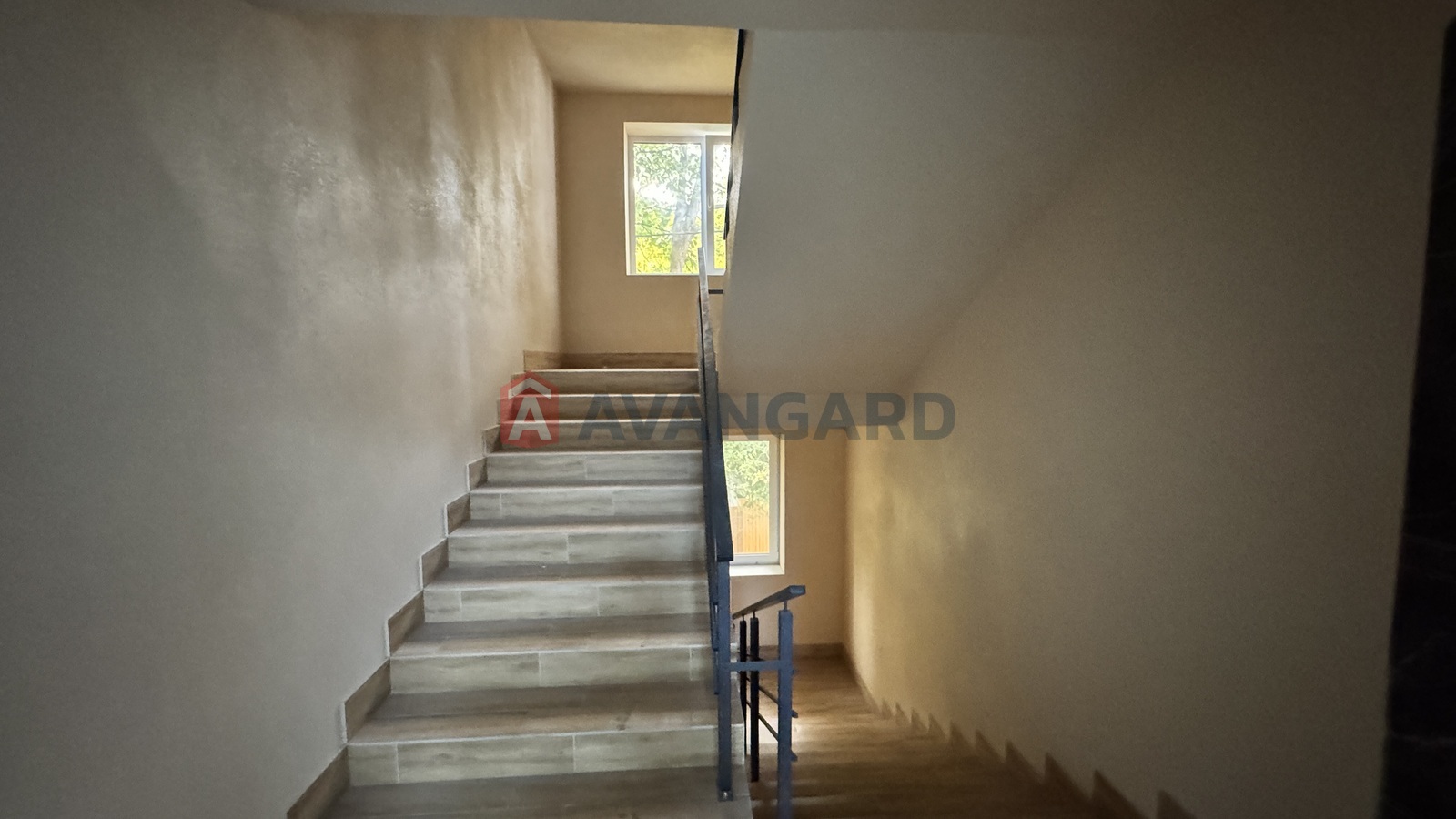 1 ����. ��������, 20/-/- ��. �., 4/4 ���� ���� 10