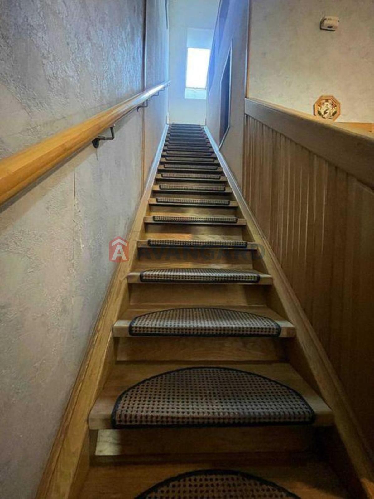 4 ��. ��������, 140/-/12 ��. �., 4/4 ������ ���� 8