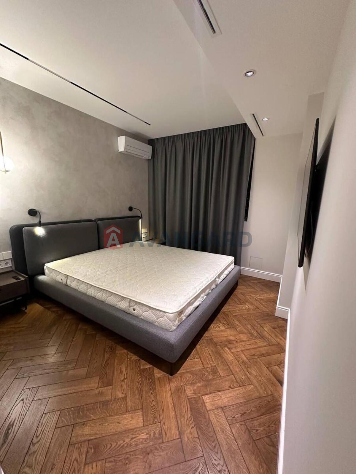 2 ��. ��������, 74/30/22 ��. �., 18/26 ������ ���� 5