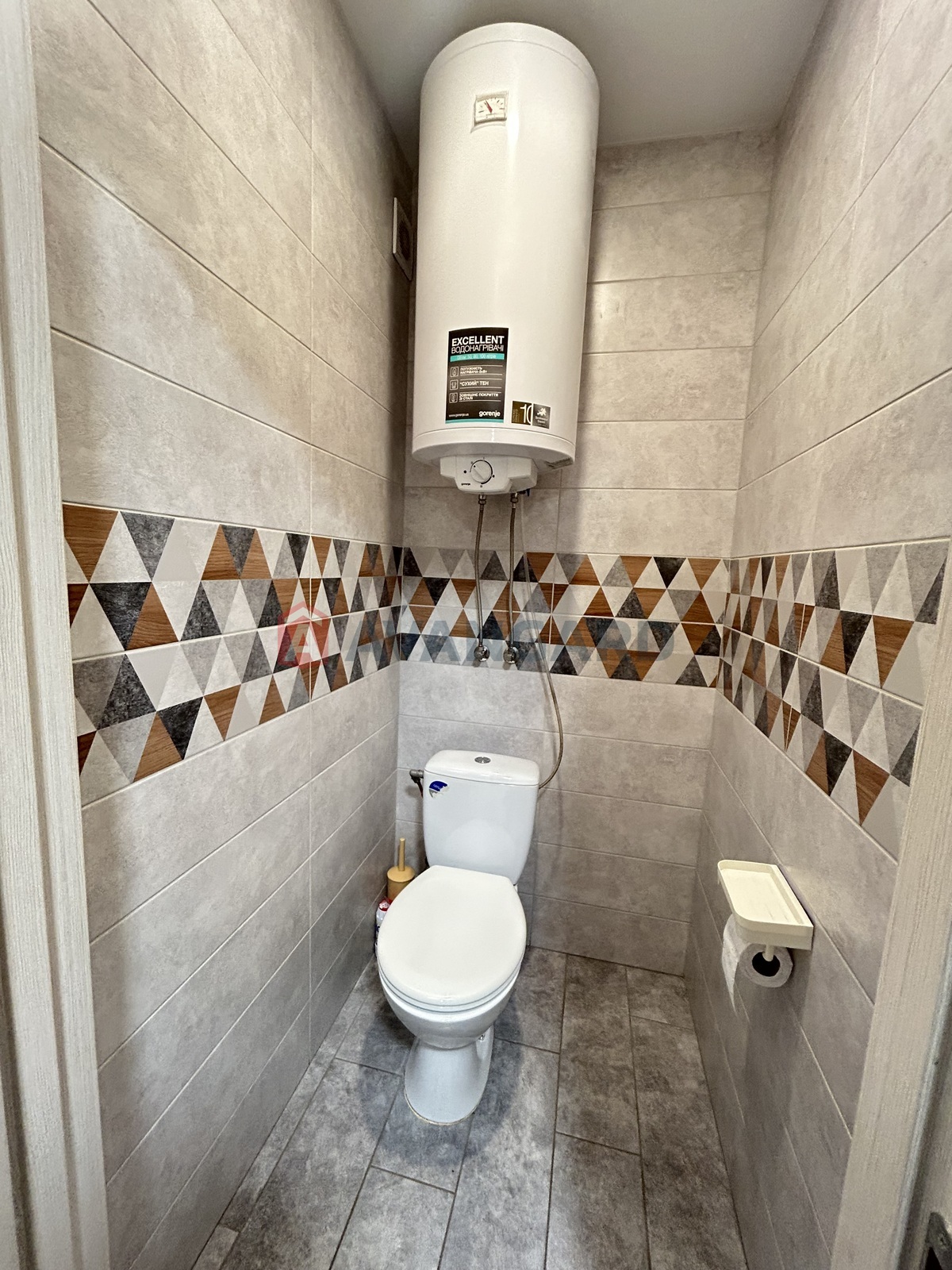 2 ��. ��������, 67,7/33,5/18,9 ��. �., 10/12 ������ ���� 9