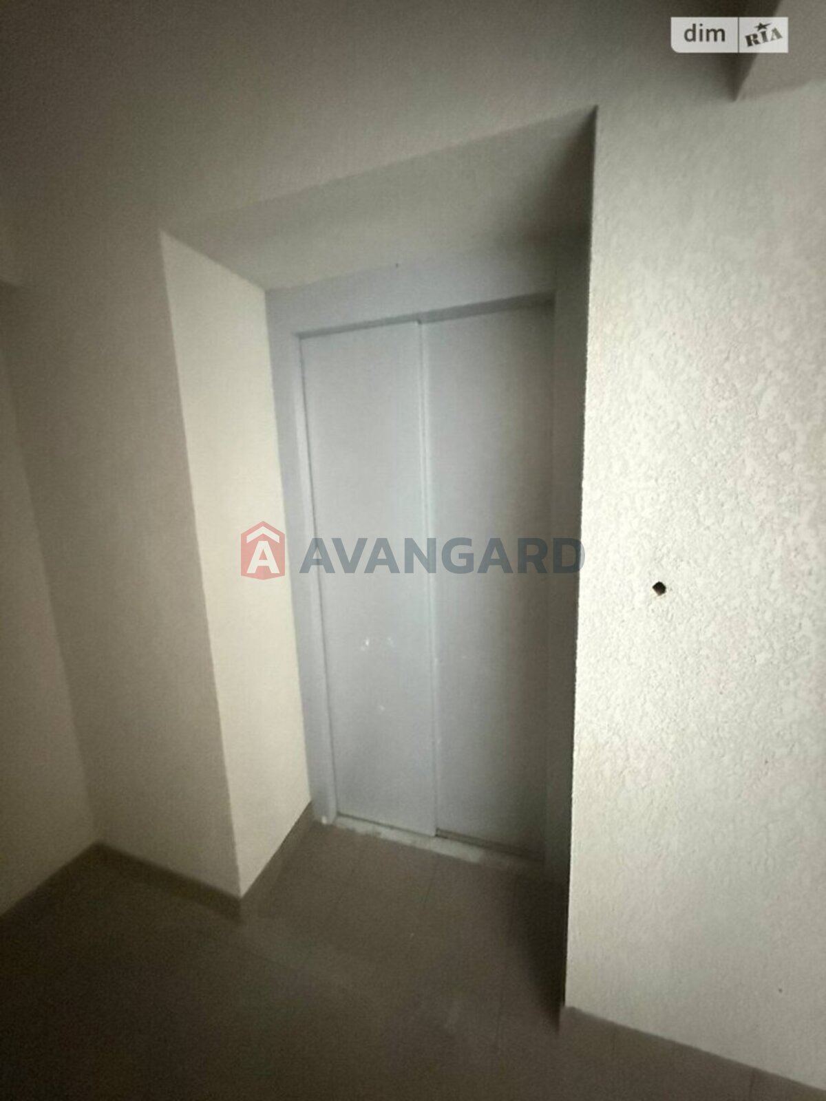 3 ����. ��������, 83/40/15 ��. �., 2/6 ���� ���� 19