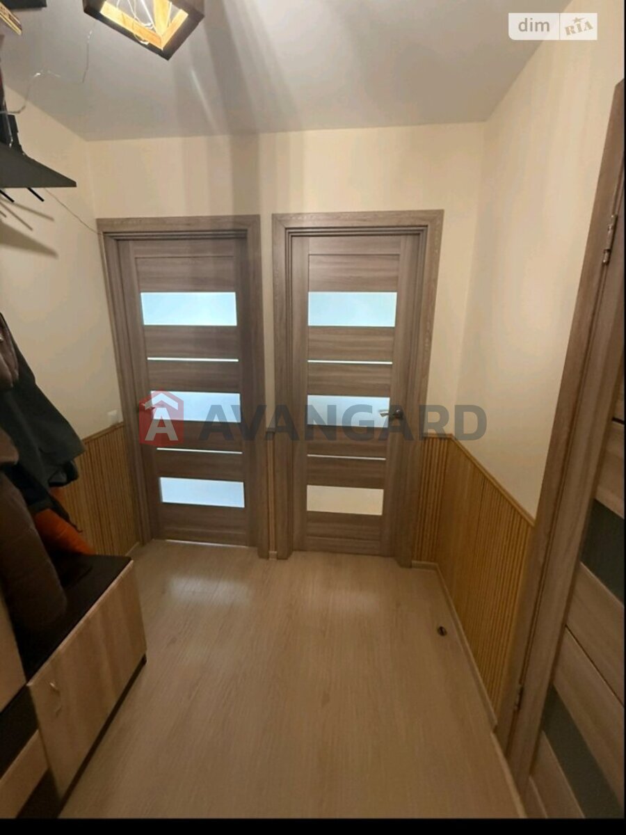 1 ����. ��������, 40/18/12 ��. �., 5/5 ���� ���� 8