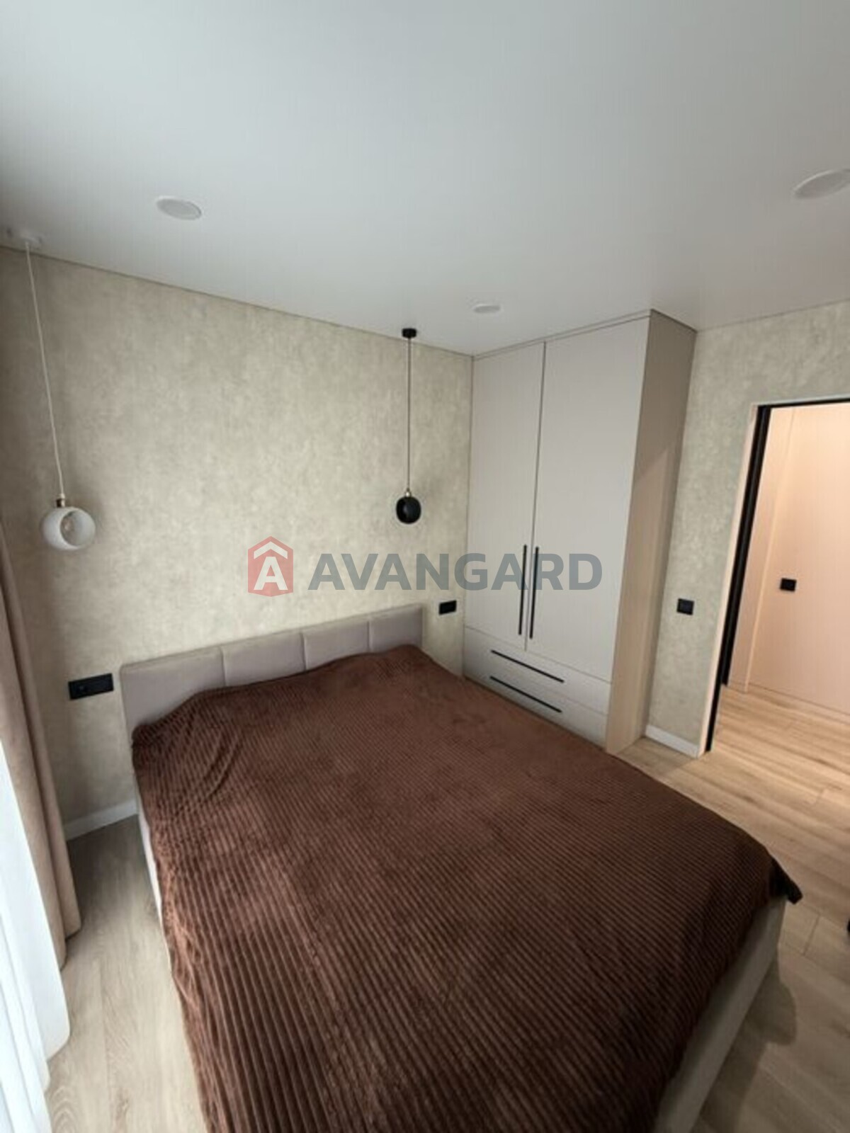 3 ��. ��������, 55/-/20 ��. �., 4/10 ������ ���� 3