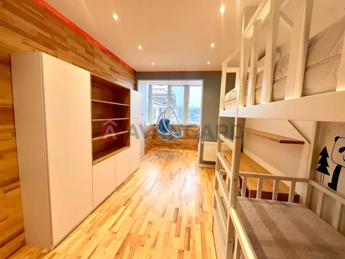 3 ����. ��������, 78/49/11 ��. �., 12/12 ���� ���� 12