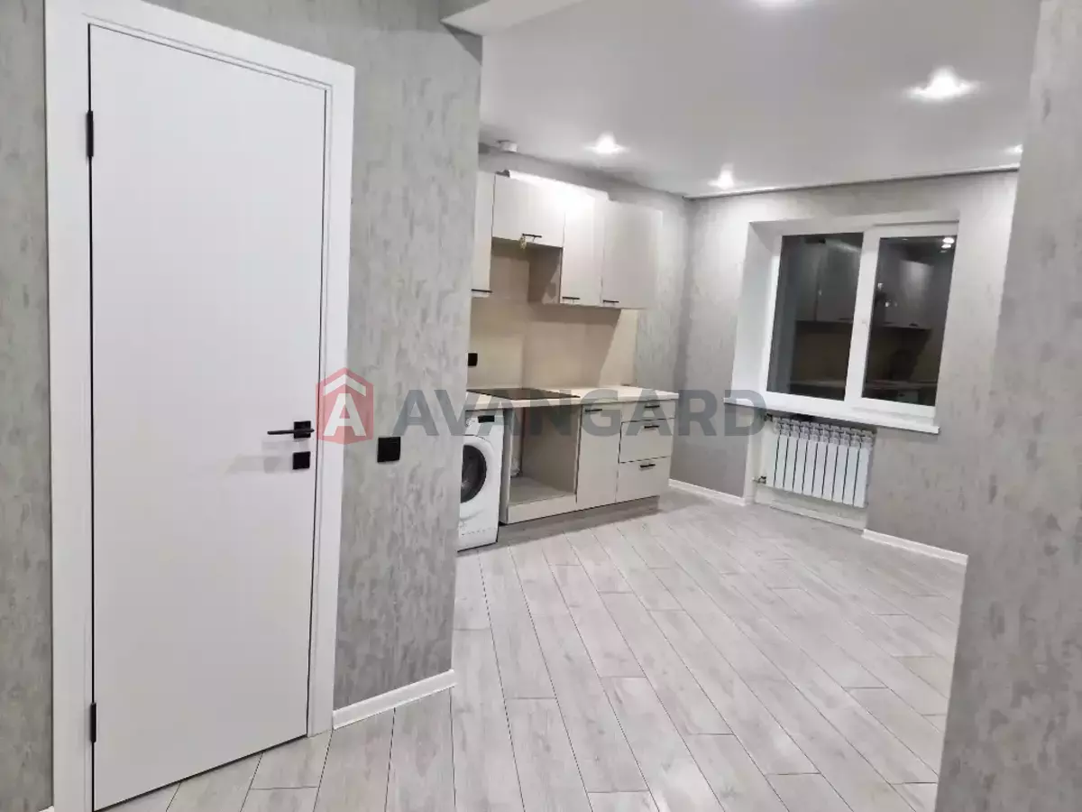 1 ��. ��������, 33/-/12 ��. �., 5/5 ������ ���� 8