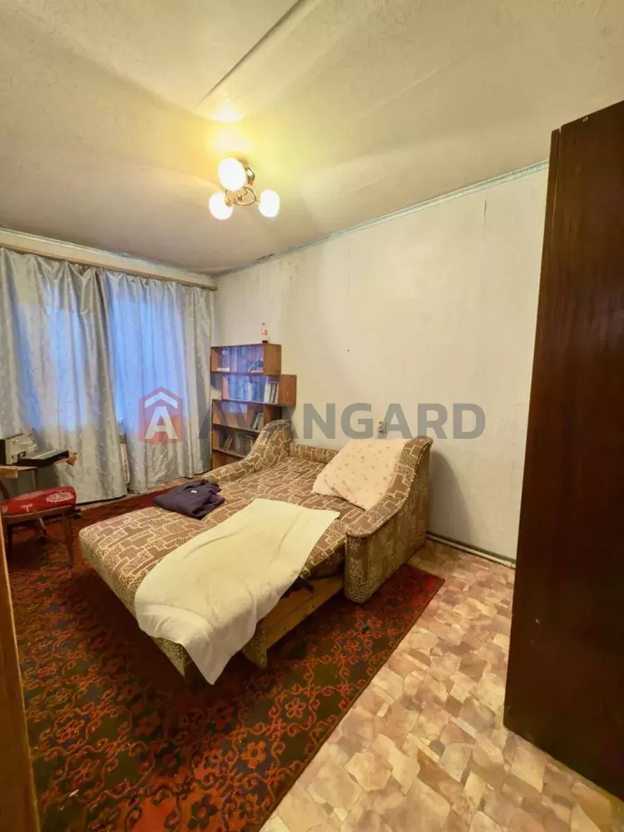 4 ����. ��������, 73/-/8 ��. �., 9/10 ���� ���� 2