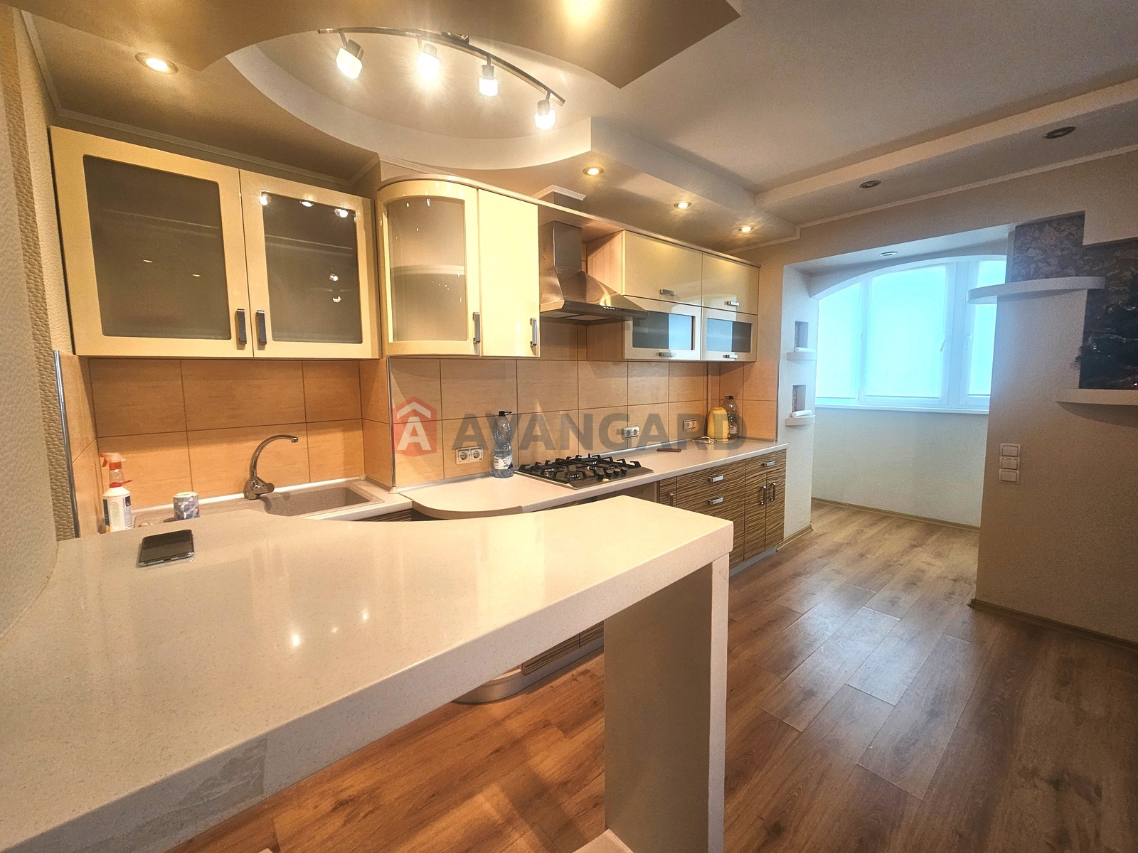 3 ��. ��������, 99/42/34 ��. �., 8/9 ������ ���� 22