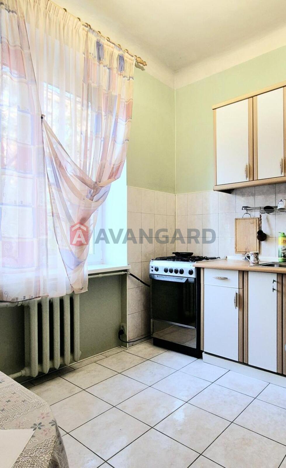 3 ��. ��������, 70/-/9 ��. �., 2/5 ������ ���� 3