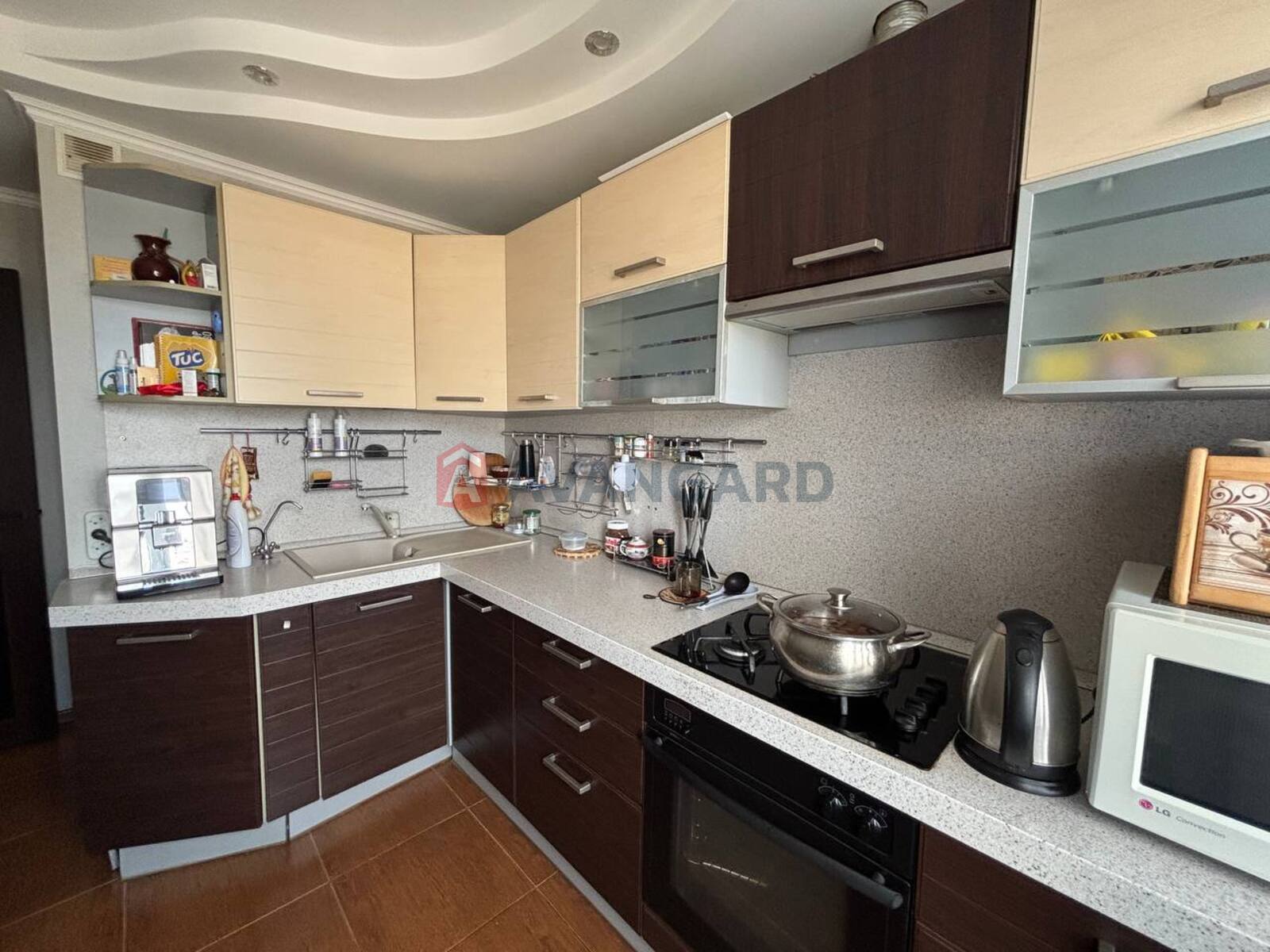 3 ��. ��������, 65/-/- ��. �., 8/10 ������ ���� 8