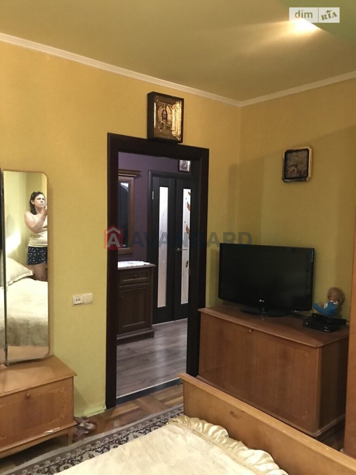 2 ��. ��������, 52/32/8 ��. �., 4/5 ������ ���� 15