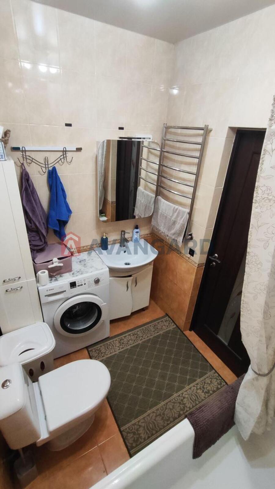 1 ��. ��������, 38/18/10 ��. �., 4/9 ������ ���� 11