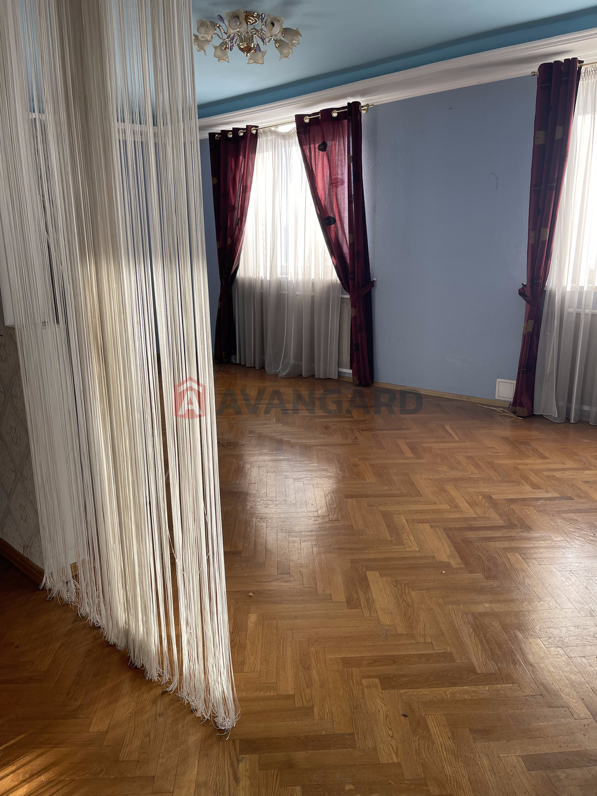 3 ��. ��������, 122/-/23 ��. �., 9/10 ������ ���� 10