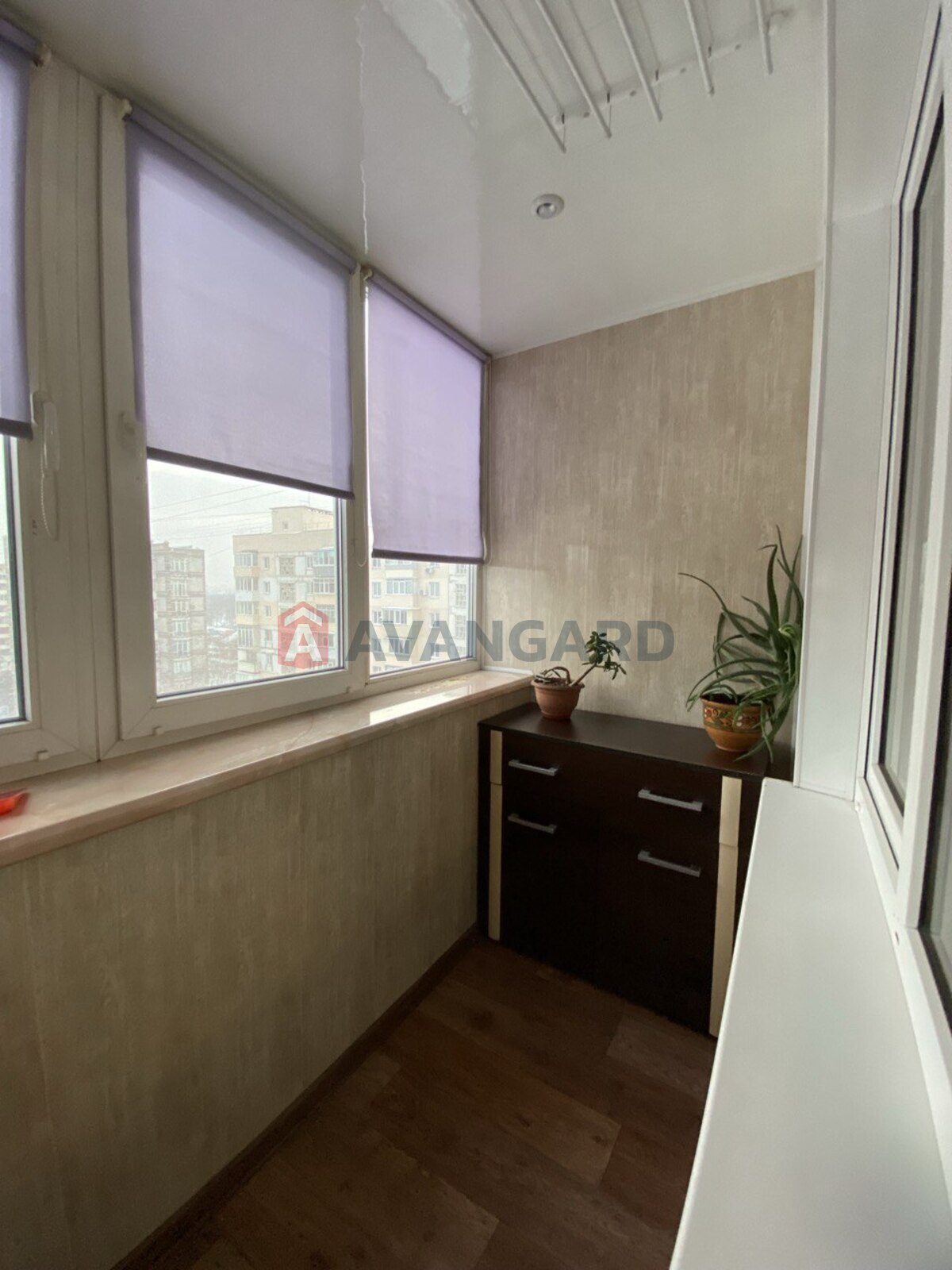 3 ����. ��������, 69/-/8 ��. �., 9/10 ���� ���� 23