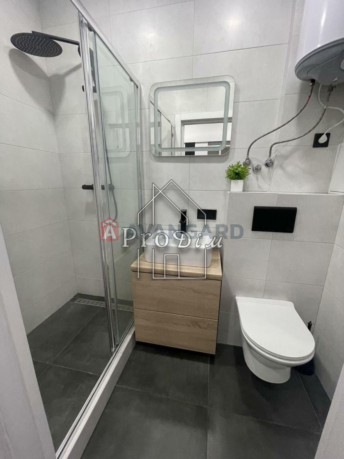 1 ��. ��������, 37/23/11 ��. �., 15/28 ������ ���� 6