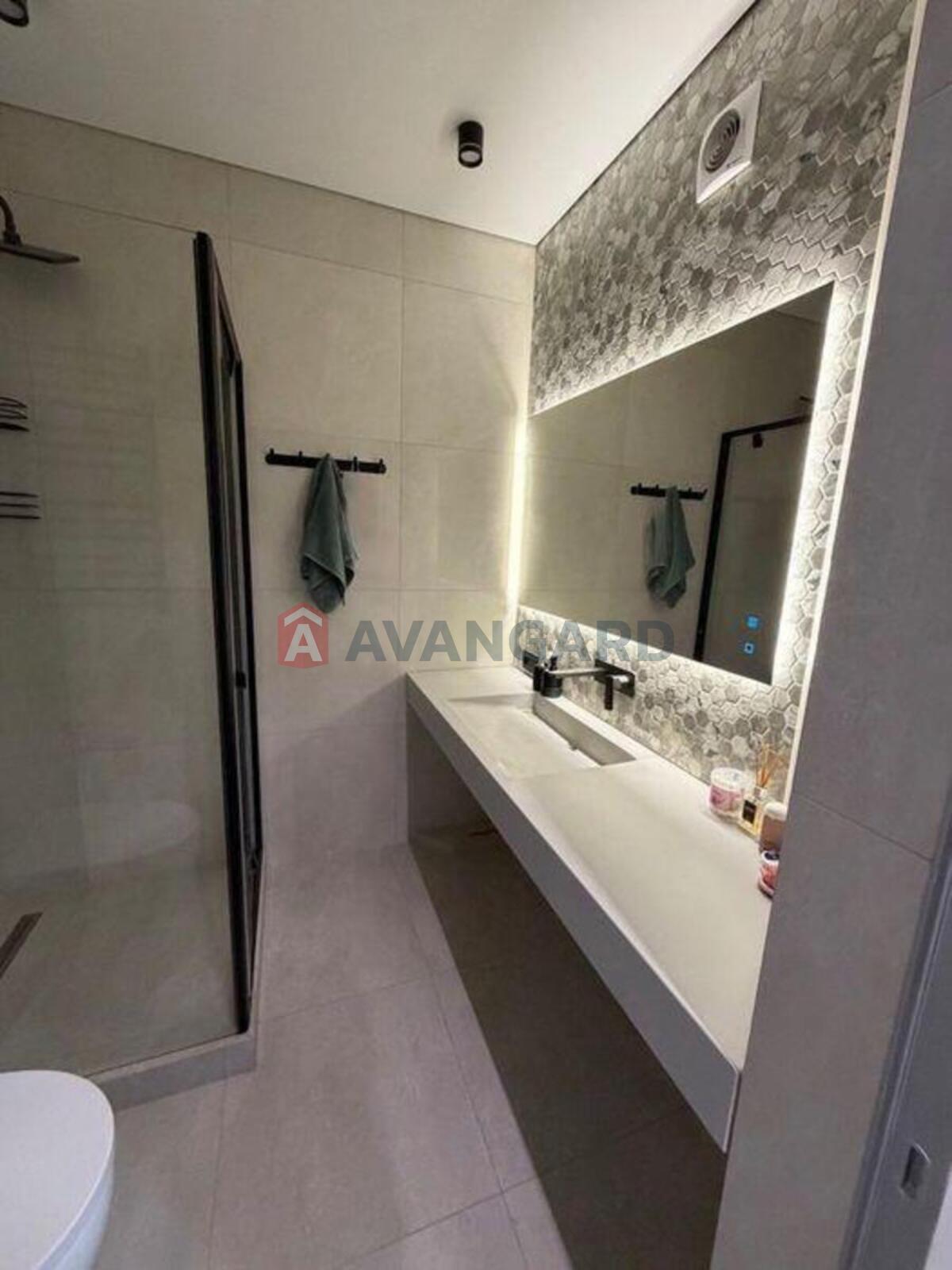 3 ��. ��������, 108/-/15 ��. �., 9/10 ������ ���� 4