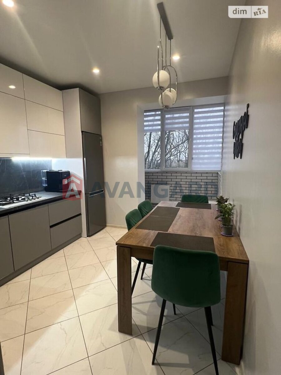 2 ��. ��������, 68/-/- ��. �., 5/5 ������ ���� 27