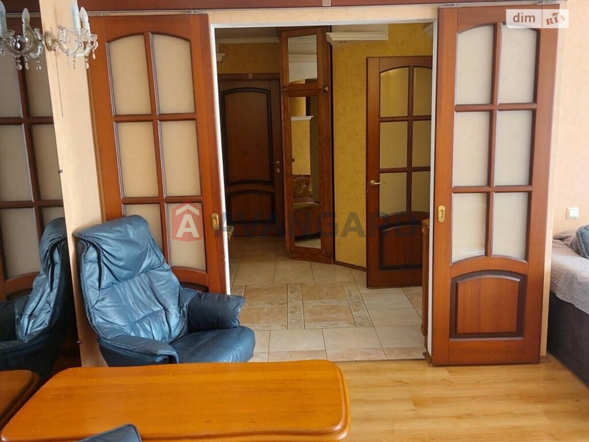 3 ��. ��������, 95/-/- ��. �., 3/4 ������ ���� 7