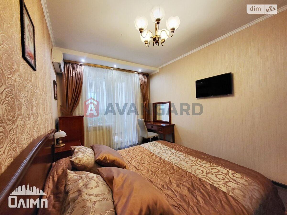 3 ��. ��������, 100/-/- ��. �., 7/9 ������ ���� 10