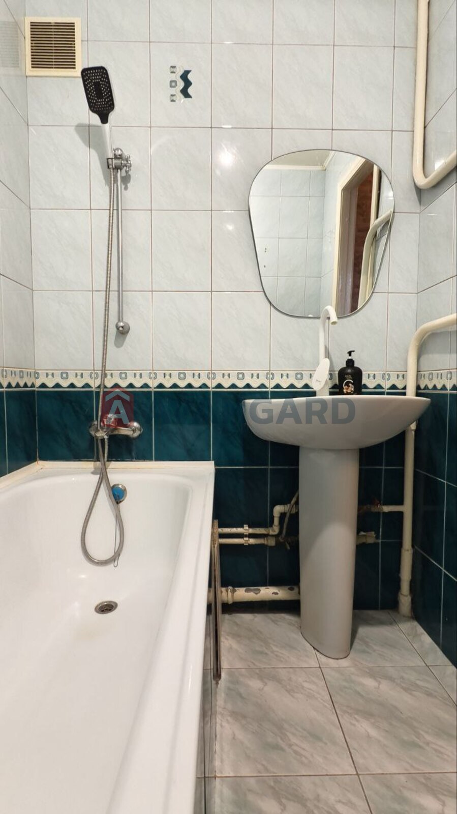 2 . , 51/-/8 . ., 8/9   10