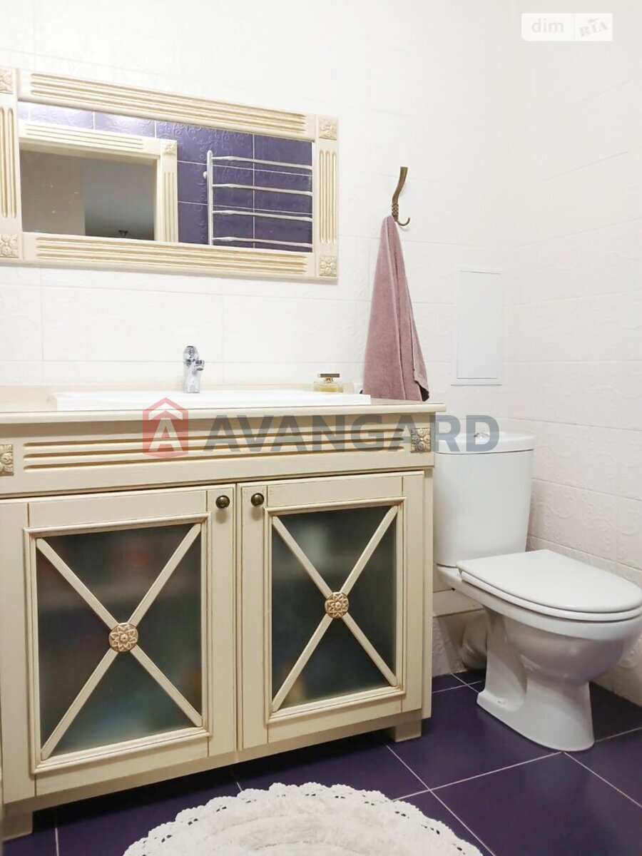 4 ��. ��������, 83/50/10 ��. �., 9/10 ������ ���� 15