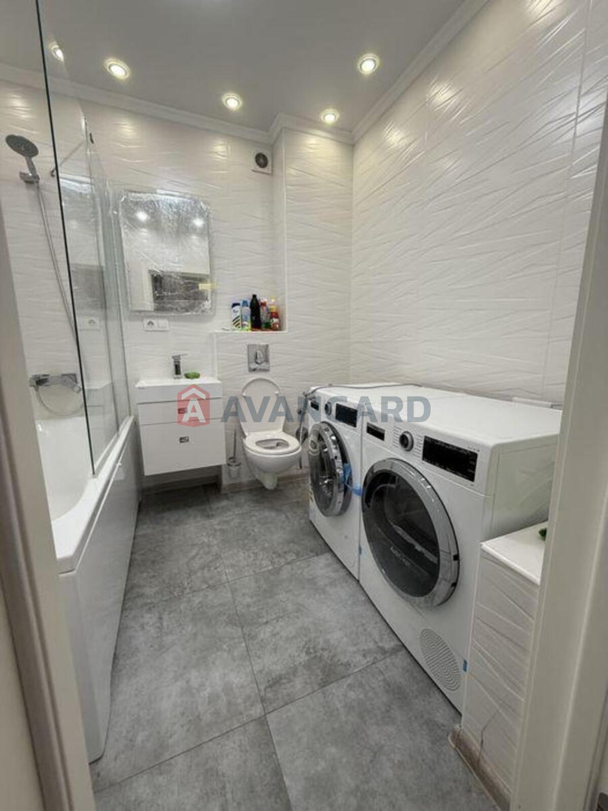 2 ��. ��������, 68/-/18 ��. �., 4/8 ������ ���� 12